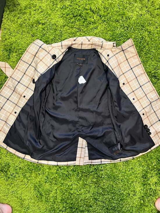 Coach - Picture 4 of 9